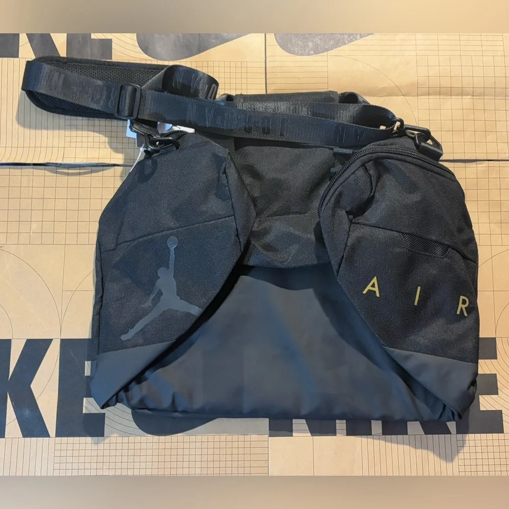 Air Jordan Men’s Elite Training Duffle Duffel Bag Gym Travel Bag SM0920-K5X